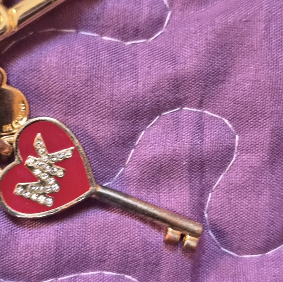 Michael Kors Logo Heart Keychain - Picture 7 of 7
